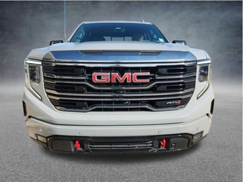 Used 2024 GMC Sierra 1500 AT4 w/ Technology Package AWD/4WD image 3