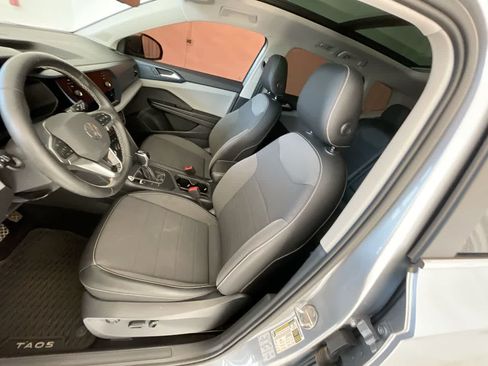 Used 2022 Volkswagen Taos SE w/ Panoramic Sunroof Package FWD image 11
