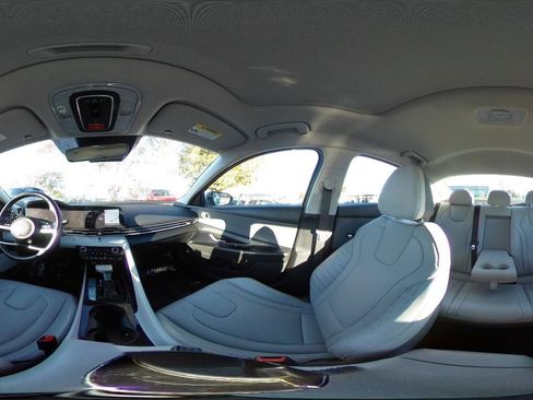 Used 2025 Hyundai Elantra Limited image 45