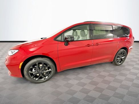 New 2026 Chrysler Pacifica Limited w/ S Appearance Package image 24