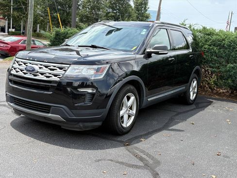 Used 2019 Ford Explorer XLT w/ Equipment Group 202A FWD image 3