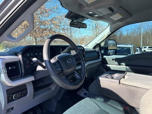 Used 2024 Ford F350 XLT image 11