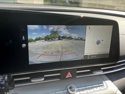 New 2025 Hyundai Elantra Limited image 22