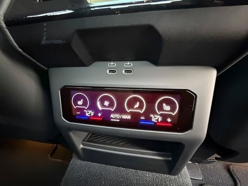 Used 2026 BMW M5 image 40