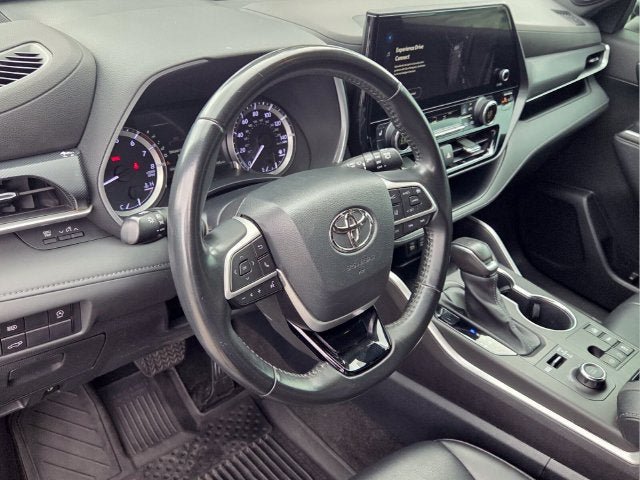 Used 2023 Toyota Highlander XSE AWD/4WD image 11