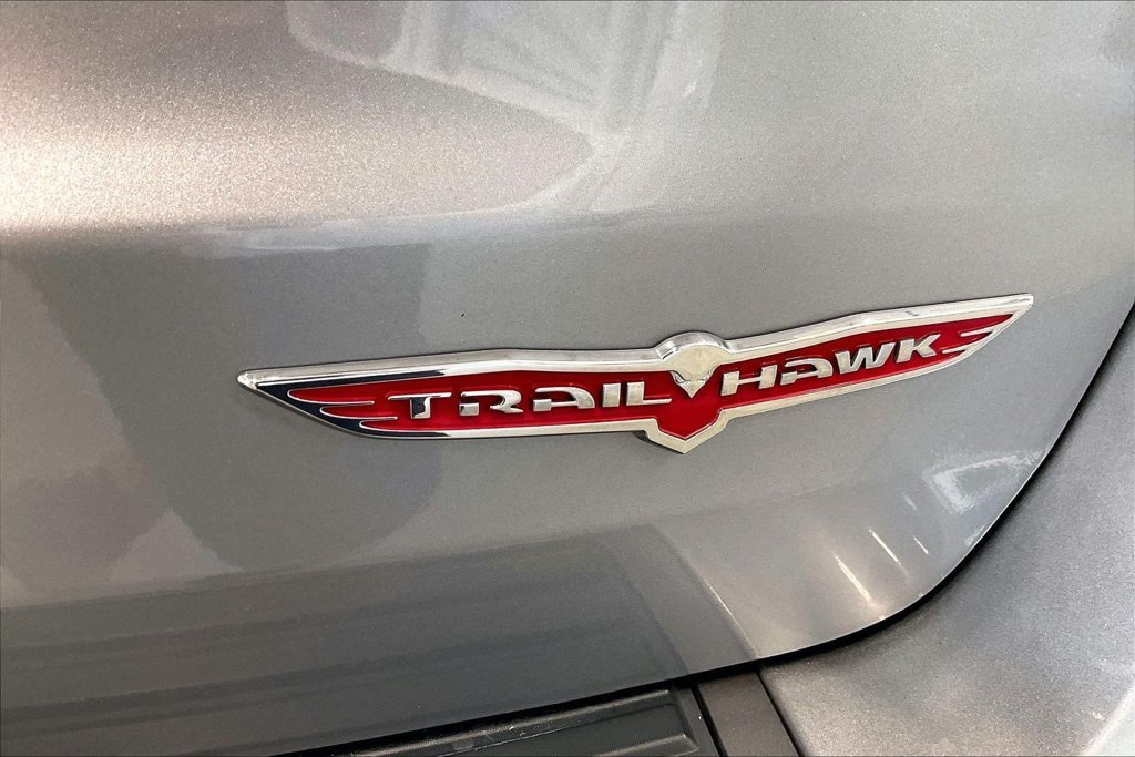 Used 2019 Jeep Grand Cherokee Trailhawk AWD/4WD image 25