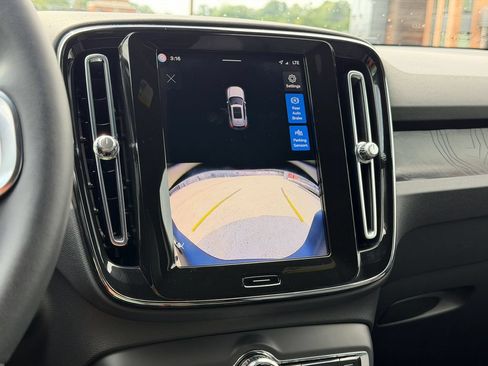 Certified 2024 Volvo XC40 Recharge Core RWD image 16