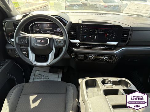 Used 2025 GMC Sierra 1500 Elevation image 12
