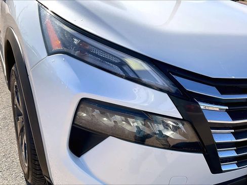 Used 2025 Nissan Rogue SV image 26