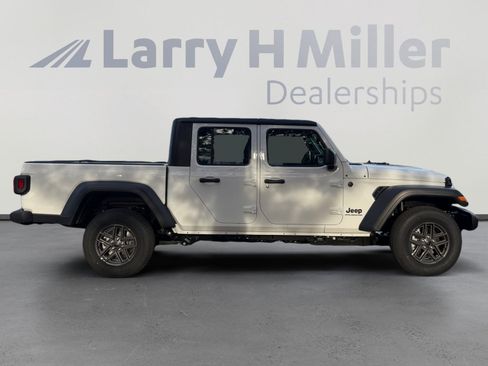 New 2026 Jeep Gladiator Sport image 6