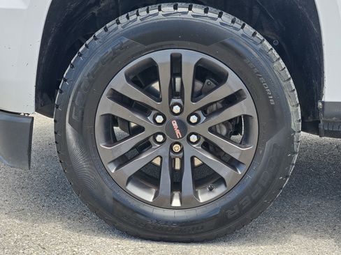 Used 2020 GMC Canyon SLE w/ Elevation Edition RWD image 10