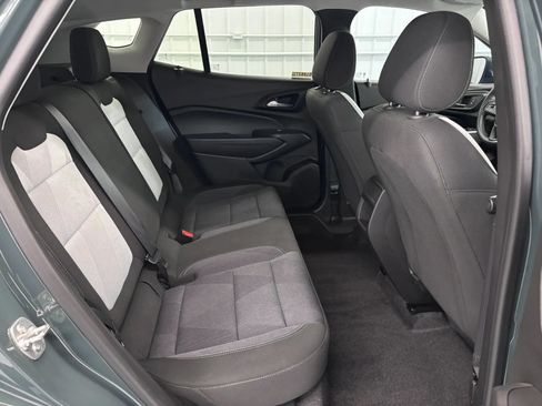 Used 2025 Chevrolet Trax LS w/ LS Convenience Package FWD image 33