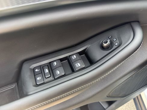 Used 2025 Jeep Grand Cherokee Altitude AWD/4WD image 11