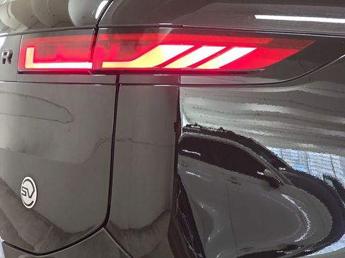 Used 2024 Land Rover Range Rover Sport image 32