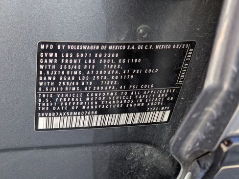 Used 2024 Volkswagen Tiguan SE R-Line AWD/4WD image 34