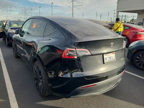 Used 2023 Tesla Model Y Performance image 2