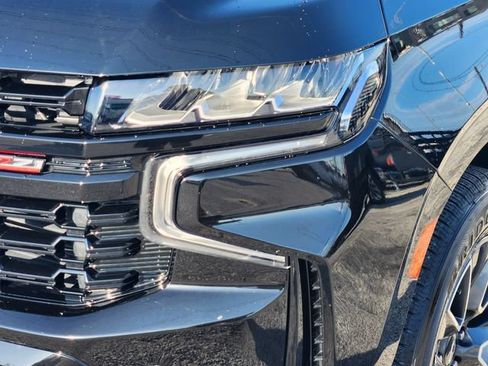 Used 2023 Chevrolet Suburban Z71 w/ Luxury Package AWD/4WD image 9