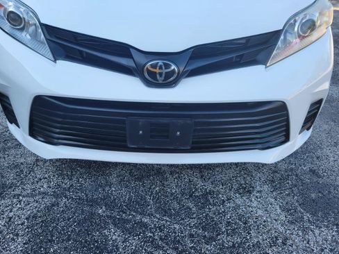Used 2020 Toyota Sienna L FWD image 10