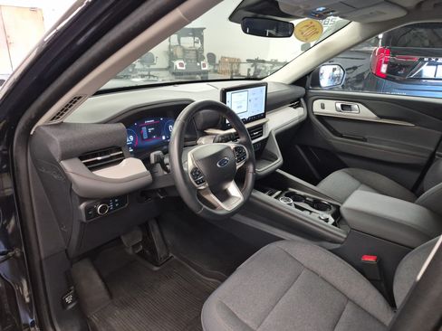 Used 2025 Ford Explorer Active RWD image 12