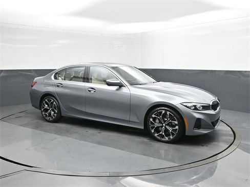 New 2026 BMW 330i Sedan w/ Premium Package image 17