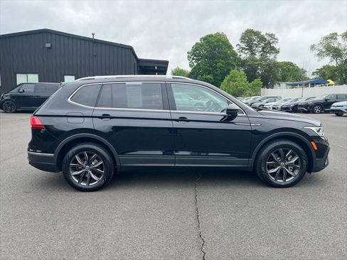 Certified 2022 Volkswagen Tiguan SE w/ Panoramic Sunroof Package AWD/4WD image 6
