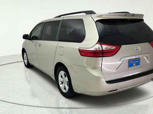 Used 2017 Toyota Sienna LE FWD image 5