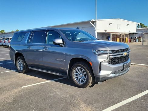 Used 2022 Chevrolet Suburban LS w/ Driver Alert Package image 19