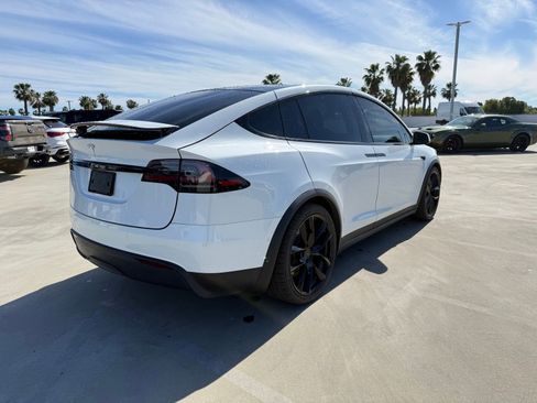 Used 2022 Tesla Model X image 3