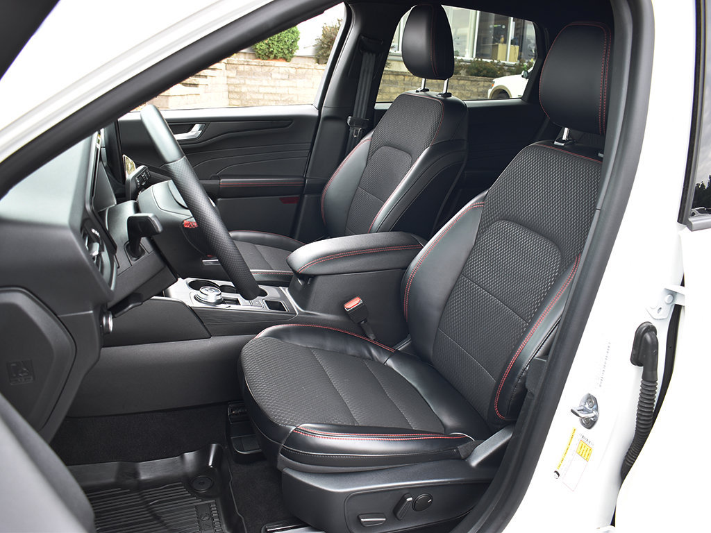 Used 2024 Ford Escape ST-Line w/ Tech Pack #1 AWD/4WD image 5