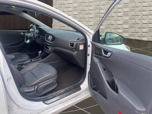 Used 2019 Hyundai Ioniq Limited FWD image 12