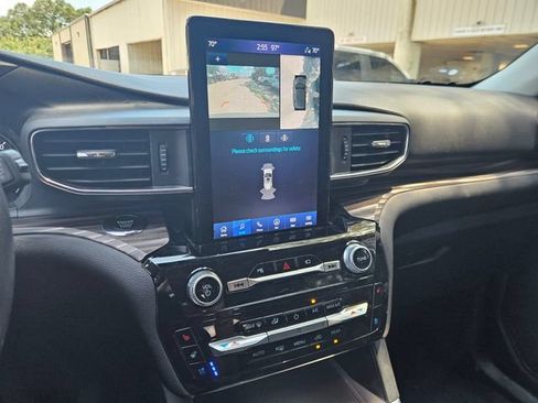 Used 2023 Ford Explorer Limited w/ Limited Technology Package RWD image 12