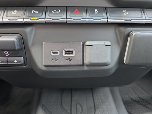 Used 2024 Chevrolet Silverado 2500 Custom w/ Custom Convenience Package AWD/4WD image 25