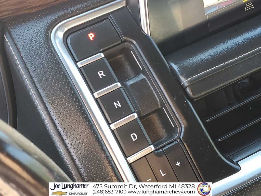 Used 2022 Chevrolet Suburban Premier AWD/4WD image 16