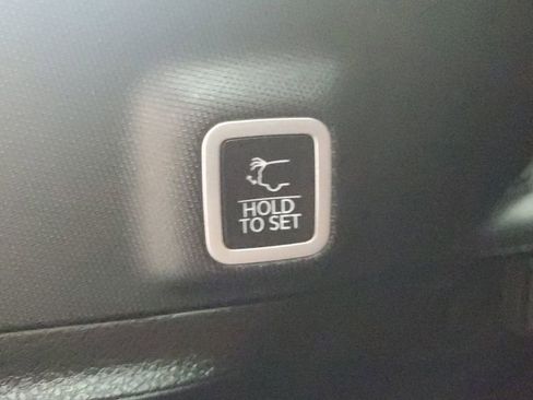 Used 2025 Jeep Grand Cherokee Altitude image 10