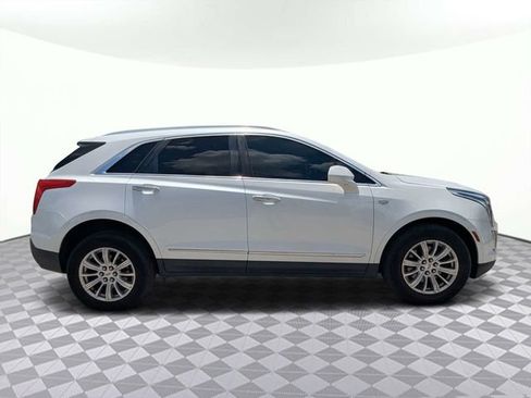 Used 2017 Cadillac XT5 FWD image 3
