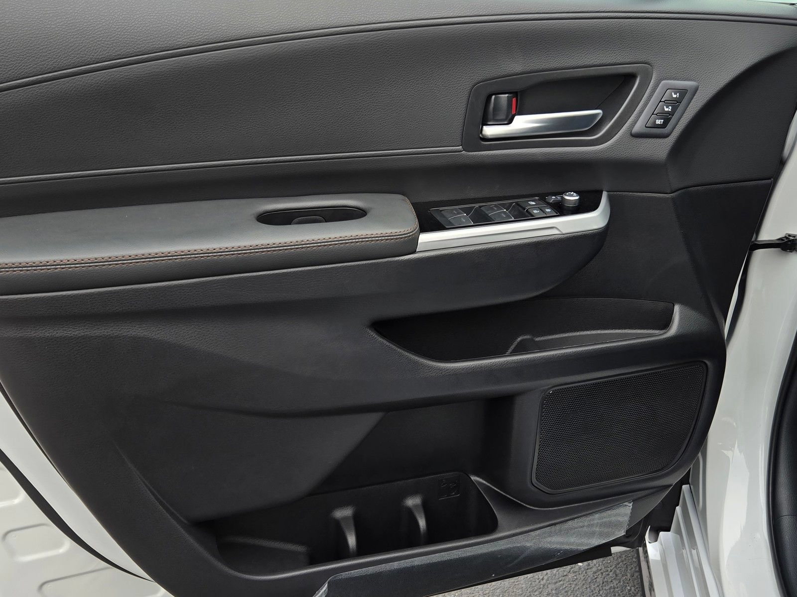 Certified 2026 Toyota Sienna Limited AWD/4WD image 9