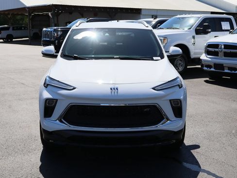 Certified 2024 Buick Encore GX Sport Touring FWD image 4