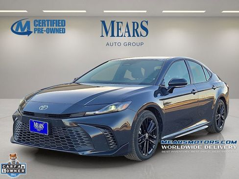 Used 2025 Toyota Camry SE image 1