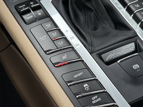 Used 2021 Porsche Macan S image 31