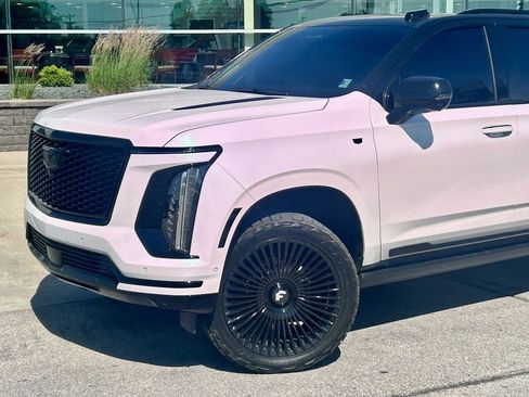 Used 2025 Cadillac Escalade Sport Platinum AWD/4WD image 2