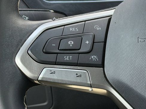 Certified 2023 Volkswagen Tiguan SE R-Line FWD image 15