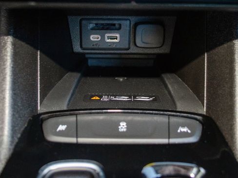 Used 2022 Chevrolet Bolt EUV LT w/ Comfort Package image 21