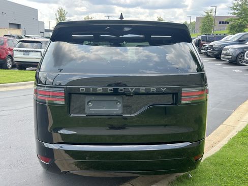 Used 2024 Land Rover Discovery Dynamic SE AWD/4WD image 6