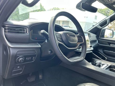 Used 2023 Jeep Wagoneer L Series II RWD image 10