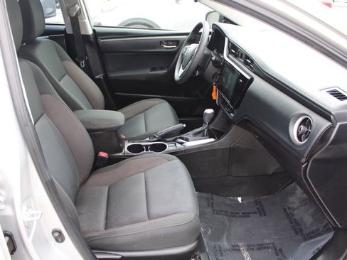 Used 2017 Toyota Corolla LE image 18