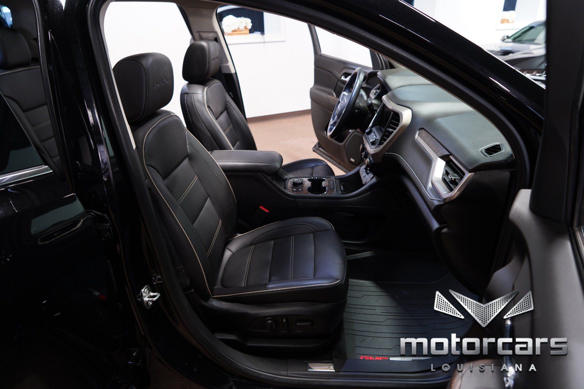 Used 2021 GMC Acadia Denali w/ Denali Technology Package FWD image 29