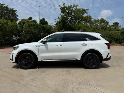 Used 2023 Kia Sorento EX FWD image 3