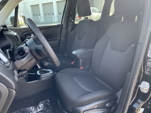 Certified 2023 Jeep Renegade Latitude AWD/4WD image 16