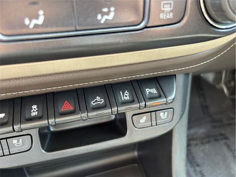 Used 2022 GMC Canyon Denali image 31