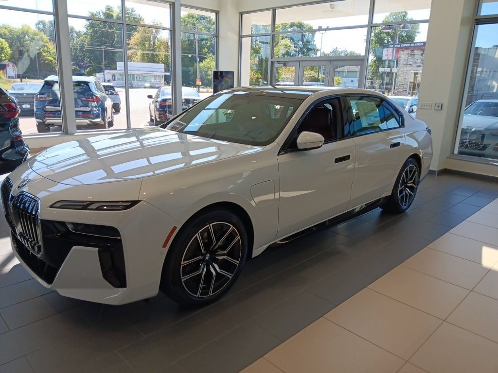 New 2026 BMW 750e xDrive AWD/4WD image 3